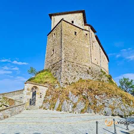 Locanda Del Castello Frontone Exterior foto
