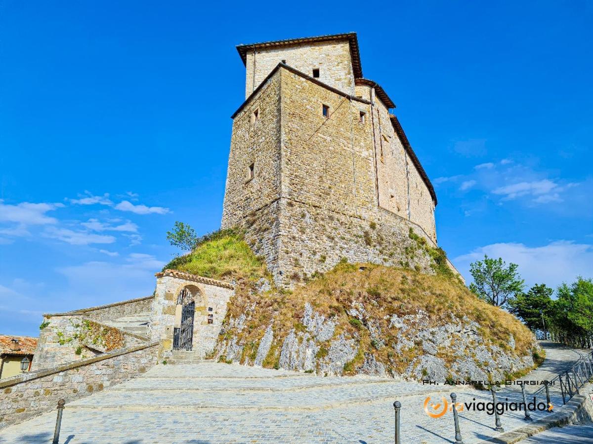 Locanda Del Castello Frontone Exterior foto