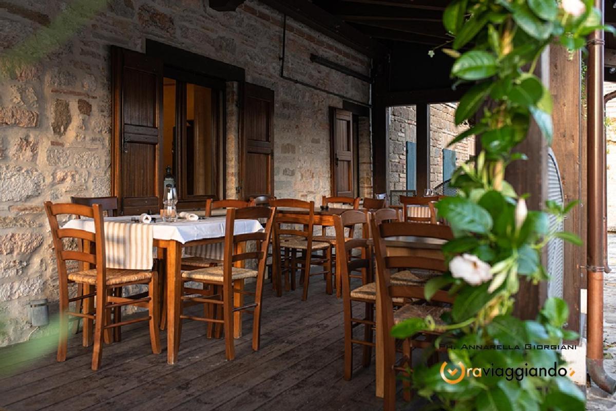 Locanda Del Castello Frontone Exterior foto